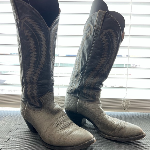 Good condition leather Justin boots style number 2205 in size 10D Gray in color - Picture 3 of 6